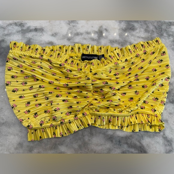 PrettyLittleThing Yellow Floral Pleated Micro Tube Top NWOT Y2K - Picture 2 of 4